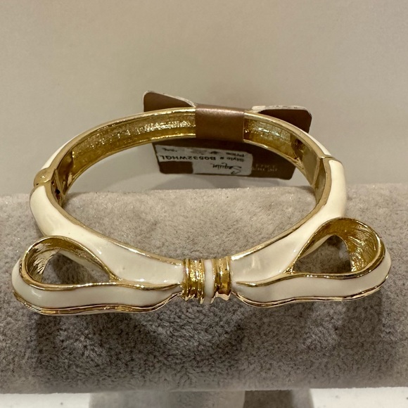NWT Sequin by Nordstrom Clamper Bracelet- Bow in gold tone & ivory enamel - Picture 6 of 11